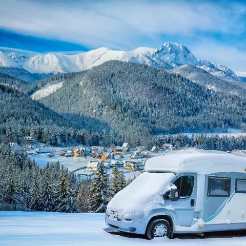 Camping-mit-dem-Wohnmobil-im-Winter-Tipps-für-ein-unvergessliches-Abenteuer FeelGoodCamper