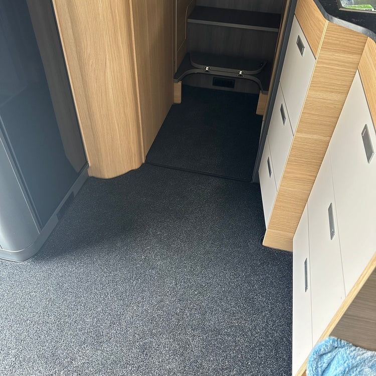 Adria Coral Axess 650 DL MJ 2023 - Teppich