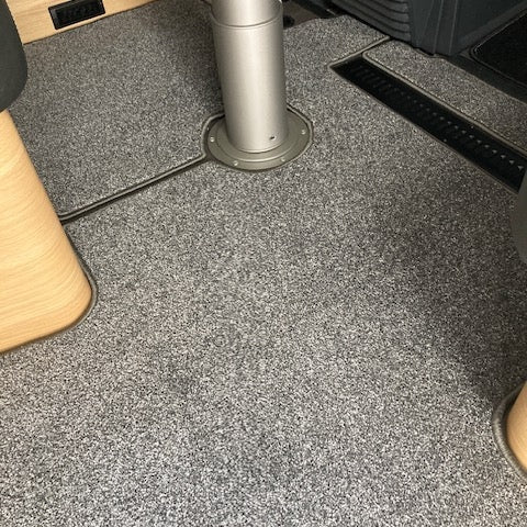 Adria Matrix Axess 600 SL Modelljahr 2022 mit L-Dinette - Teppich