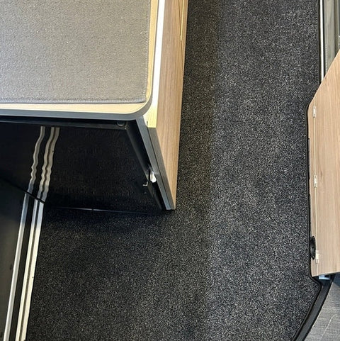 Dethleffs Globetrail 600 DK MJ 2022 - Teppich