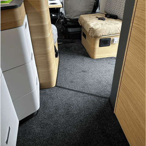 Adria Coral XL Plus 660 SL L-Dinette Modelljahr 2024 - Teppich