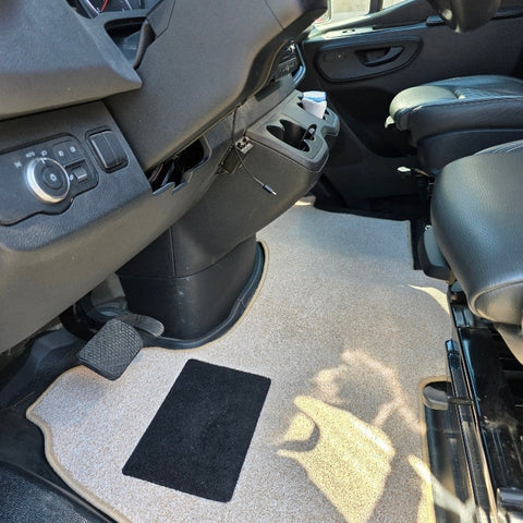 Fahrerhausteppich für Mercedes Sprinter 319 CDI 4x4 Typ W907-910 Baujahr ab 2018