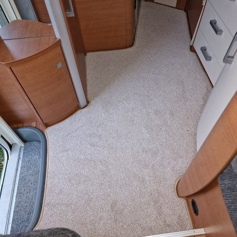 Knaus Sun TI 650 MF Baujahr 2011 - Teppich