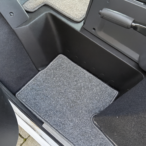 Einstiegsmatte für den kompletten Bereich des Fahrereinstieg des Eura Mobil IL 695 EB