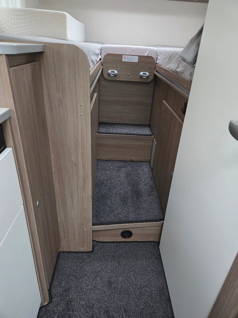 Carado V 337 (Modelljahr 2020) - Teppich