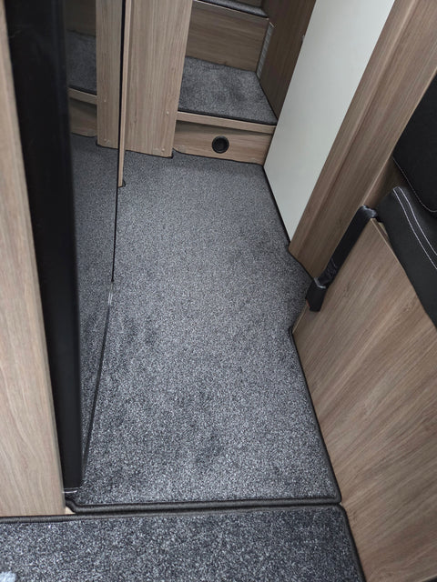 Carado V 337 (Modelljahr 2020) - Teppich