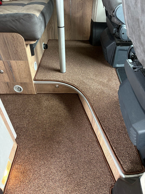 Megamobil Revolution 640 (BJ 06/2024) - Teppich