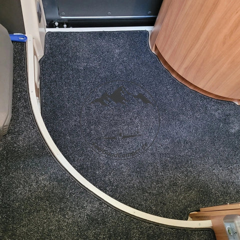 Pössl Summit 600 Plus runde Küche BJ 2020 - Teppich