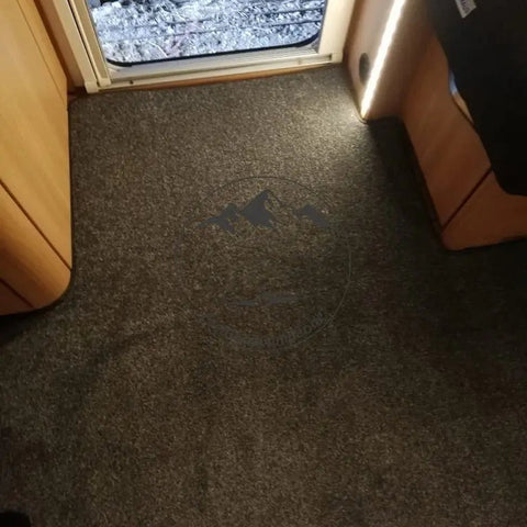 Knaus Südwind 450 FU Silver Selection BJ 2018 - Teppich